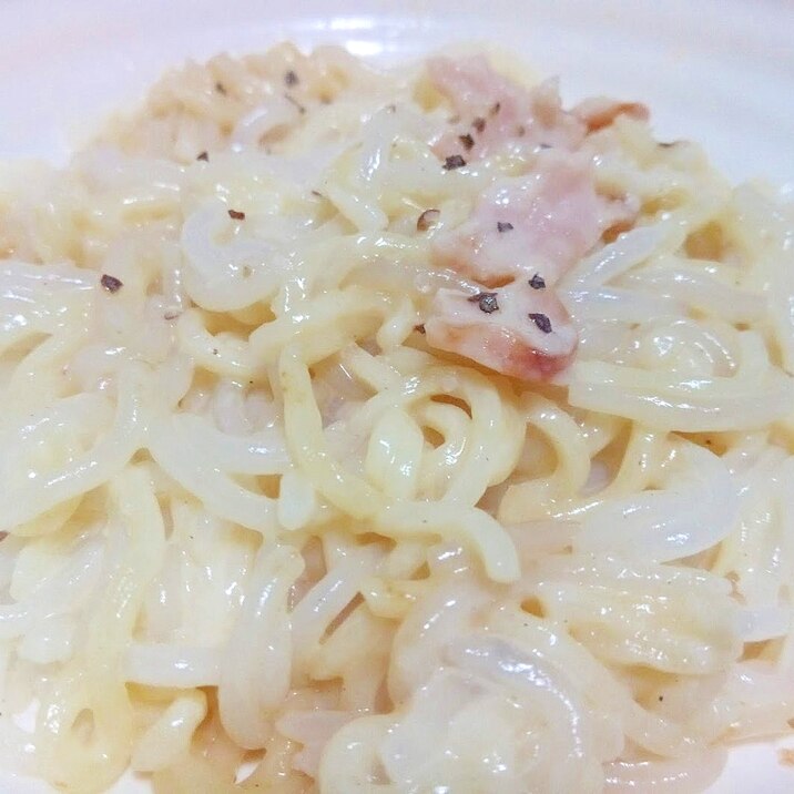 簡単ヘルシー！白滝とインスタント麺でクリームパスタ